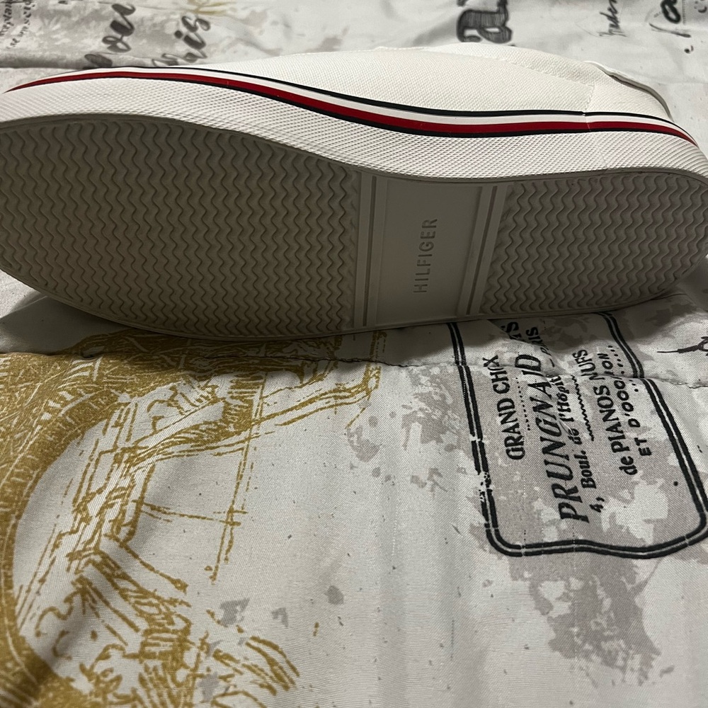 Tommy Hilfiger Fressian Lace-Up Sneakers - Picture 8 of 9